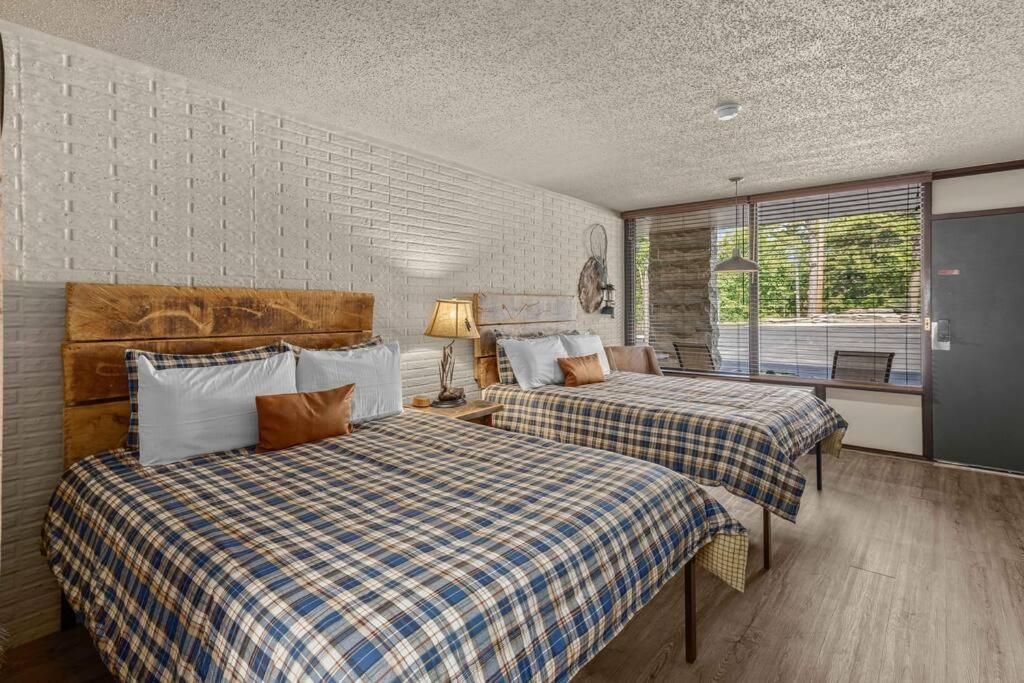 יוריקה ספרינגס Stonegate Lodge 2 Queen Beds Fast Wifi 50" Tv Salt Water Pool Room #207 מראה חיצוני תמונה